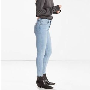 721 Levi’s High Rise Skinny Size 25